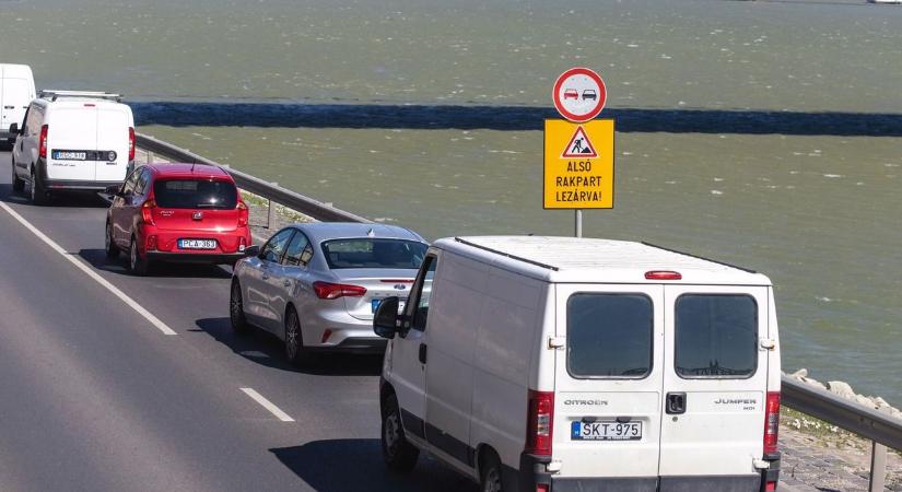 Autósok figyelem: péntektől csökken a sebességhatár a Budai alsó rakparton