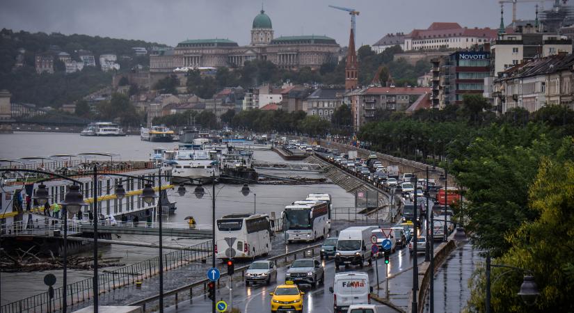 Péntektől csak 50 km/órával lehet menni a Budai alsó rakparton