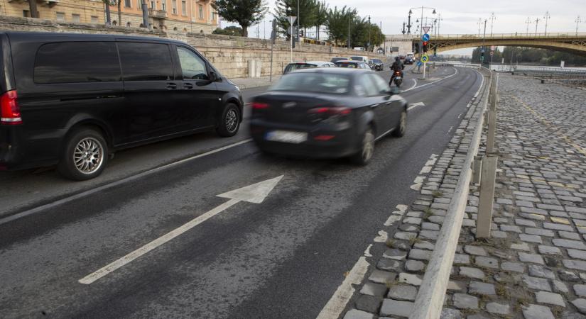 Csak óvatosan a Budai alsó rakparton, ha nem figyel, könnyen büntetés lehet a vége