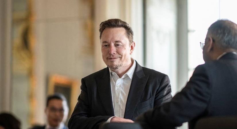 Elon Musk állítólag azon ügyködik, hogy megbuktassa a brit miniszterelnököt