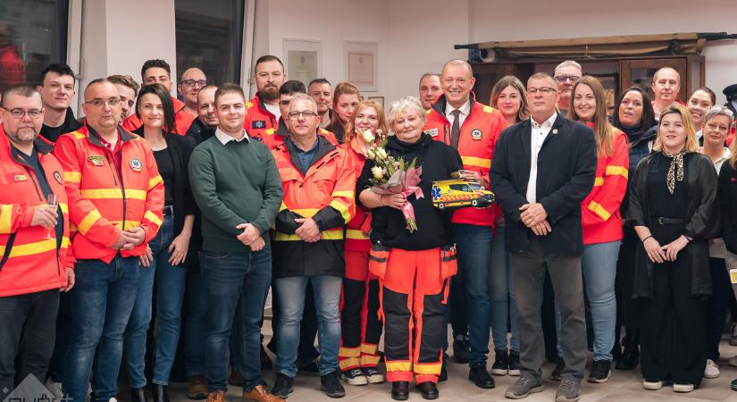 Negyven év az élet szolgálatában – utoljára harsant fel a sziréna Gellér Éva mentőtisztnek