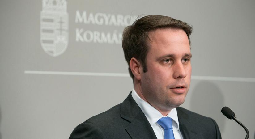 Dömötör Csaba: Ez súlyos Zuckerberg beismerte, hogy a Facebook politikai nyomásra is cenzúrázott