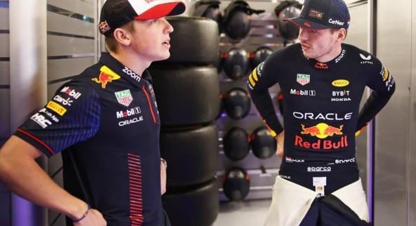 „Ne próbálja minden áron tartani a lépést Maxszal” – Jos Verstappen tanácsa Lawsonnak