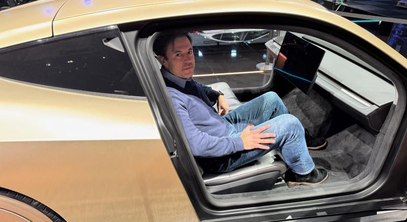 Beültünk végre a Tesla Robotaxiba