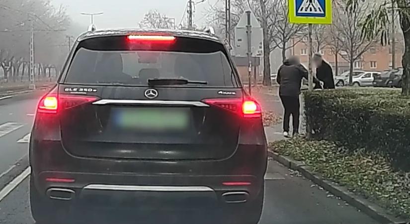 Kipattantak a luxus Mercedes üléséről és ekkor jött a meglepetés! - ezt a videót látnod kell