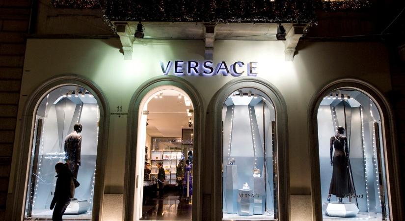 A Prada is pályázik az eladósorba került Versace divatcsoportért