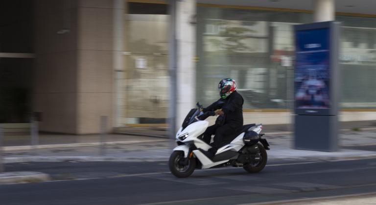 Nagyobb motorra ülhetnének az autósok, életveszélyes KRESZ-módosítás jöhet