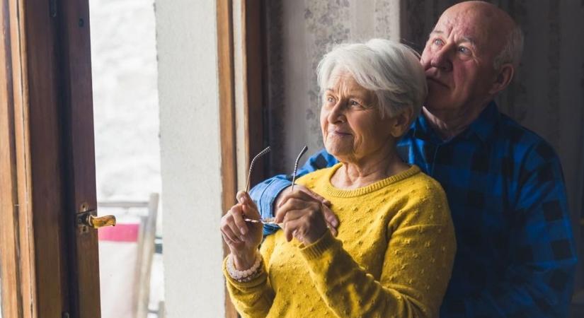 Jön a dupla nyugdíj, félmilliót is utalhatnak vagy hozhat a postás heteken belül