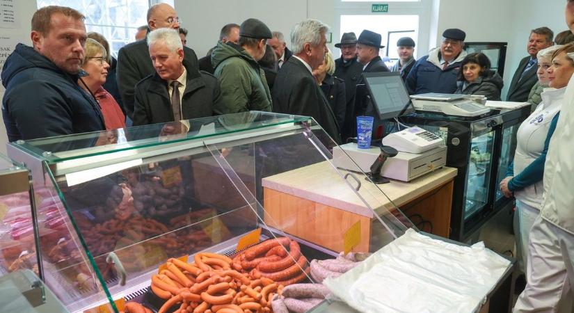 Tanbolt nyílt Szegeden, ahol belekóstolhat az egészséges élelmiszerekbe, és támogathatja diákokat! – galériával, videóval