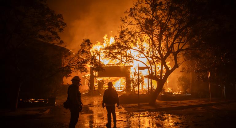 Magyar tűzoltó magyarázta el, miért nem tudják megfékezni a Los Angeles-i tűzvészt