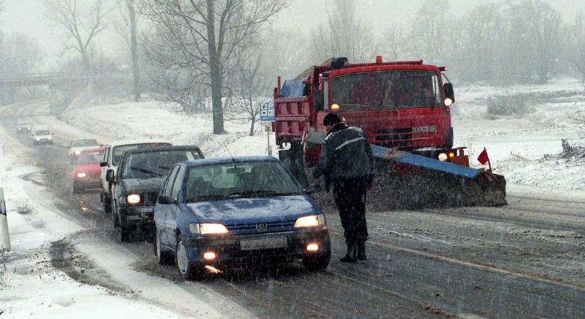 Ítéletidő: leállt az erőmű, megbénult a közlekedés Baranyában