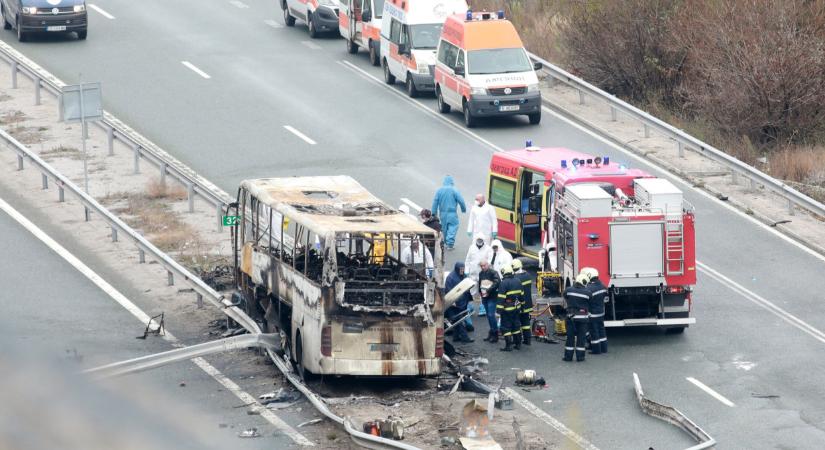 Brutális baleset az M1-esen Győrnél: rég láttunk ilyet itthon, videón a frontális ütközés