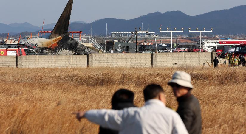 Négy perccel a baleset előtt leálltak a dél-koreai Jeju Air adatrögzítői