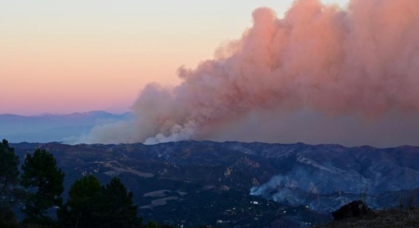 Már tizenegy ember halt meg a Los Angeles-i tűzvészben, tízezernél is több épület semmisült meg