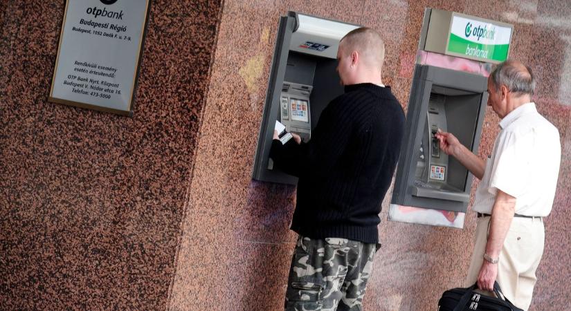 Egyre kevesebb készpénzt veszünk fel az ATM-ekből