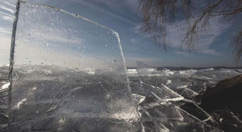 Elképesztő videó a téli Balatonról: jeget törnek a hajók! – Fotó, videó