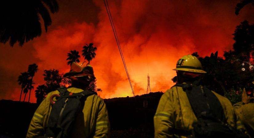 Már tízezer tűzoltó dolgozik a Los Angeles-i tűzvész megfékezésén