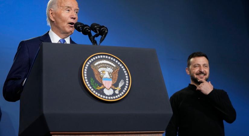 Joe Biden telefonon egyeztetett Zelenszkijve