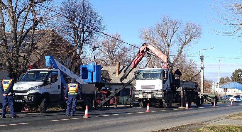 Óvatosan Kilitinél, oszlopcsere teszi kalandossá a közlekedést