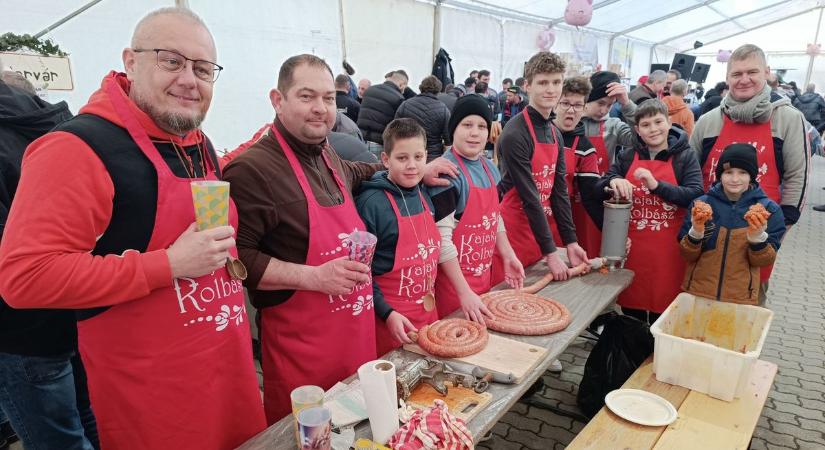 Kolbásztöltő fesztivál Kimlén – A dekorációkat és a pálinkákat is díjazták – Fotók