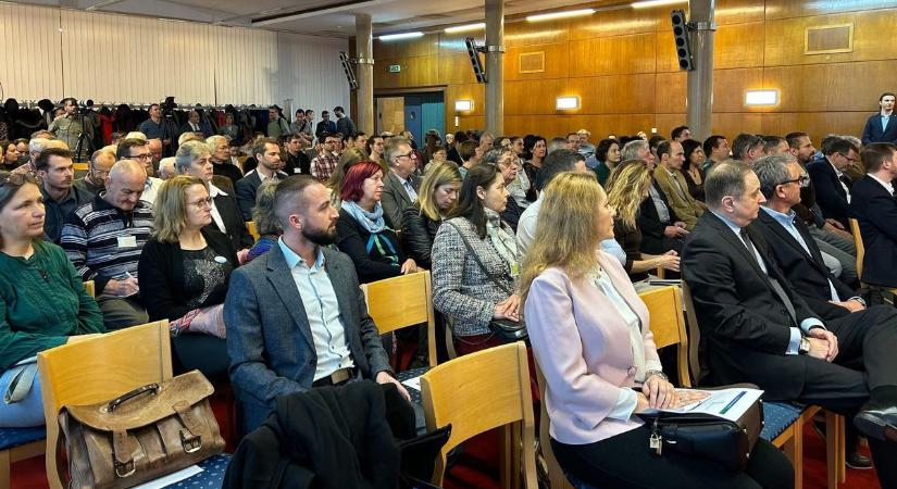 Bencsik János: jövőbe mutató áttörés lehet a közös gondolkodásban