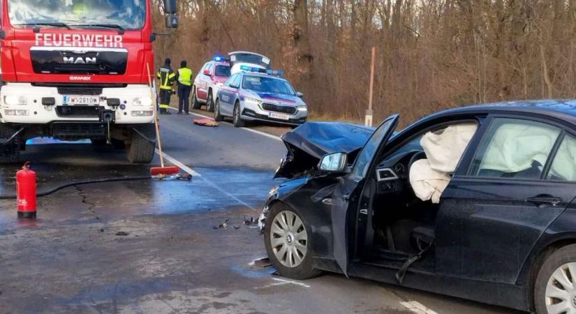 Halálos baleset történt a határhoz közeli Rohoncnál, mentőhelikopter is érkezett - fotók