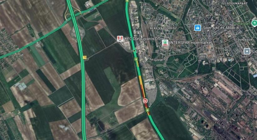 Teljes útlezárás a 6-os számú főúton