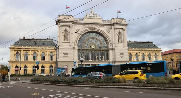 Túlfutott egy InterCity a Keleti Pályaudvaron