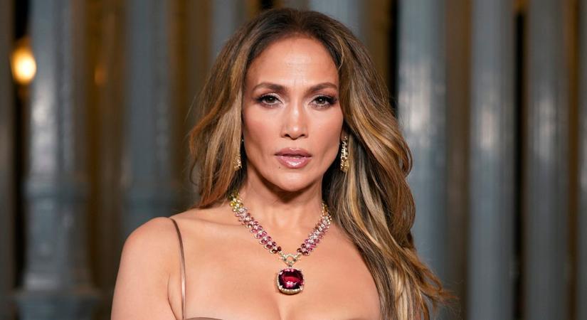 Így fest Jennifer Lopez smink nélkül, közvetlenül ébredés után: először rá sem ismertünk