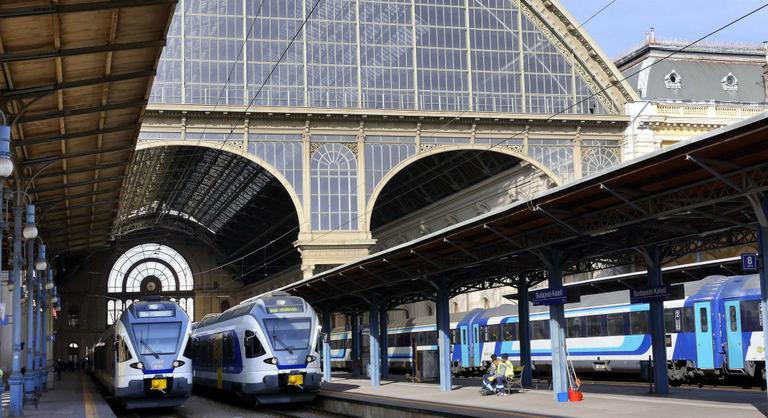 Túlfutott egy vonat a Keleti Pályaudvaron, csak jelentős késéssel közlekedhetett tovább