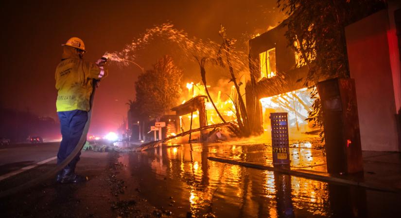 Ijesztő hírek érkeztek a Los Angeles-i tűzvészről, nagyon aggódik a tűzoltóság az éjszaka miatt