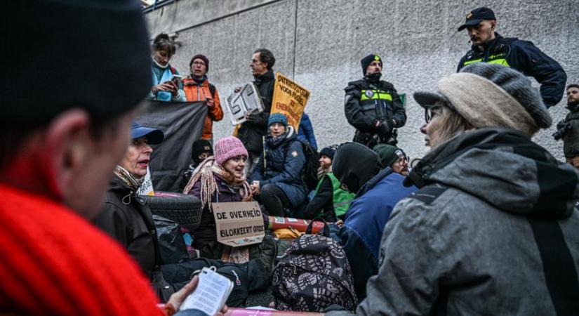 Könnygázzal oszlatták Hágában az Extinction Rebellion tüntetőit, 700-at letartóztattak közülük