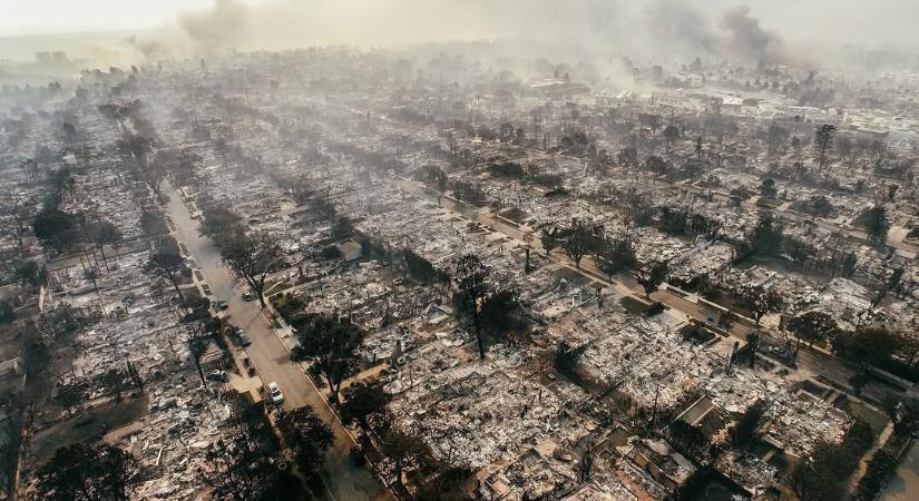 Drónfelvételen, hogy mekkora pusztítást okozott a Los Angeles-i tűz