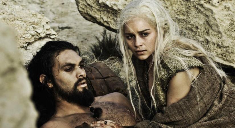 Megható! A Trónok harcából ismert Jason Momoa és Emilia Clarke újra találkoztak