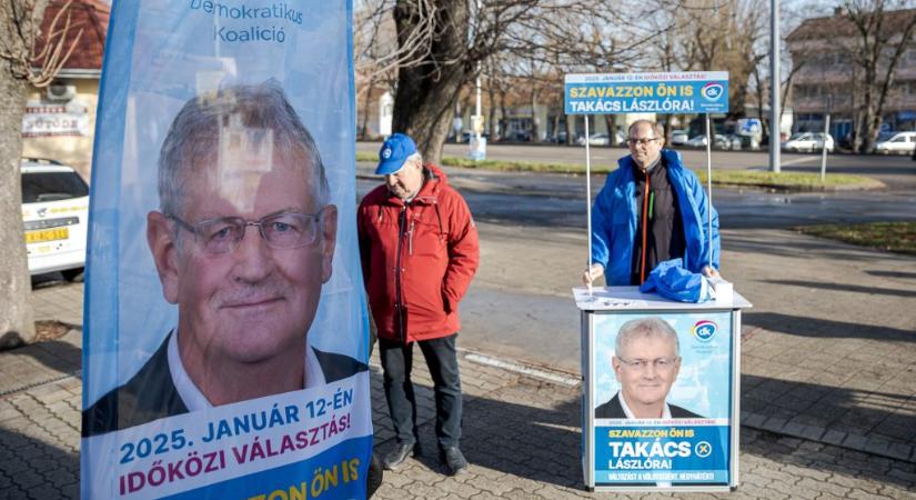 „Dőlnek össze a házak, állva lehet szarni a gazban” – kampányriport az időközi választásra készülő Dombóvárról, ahol a Fidesz „nagyon-nagyon be van ágyazva”