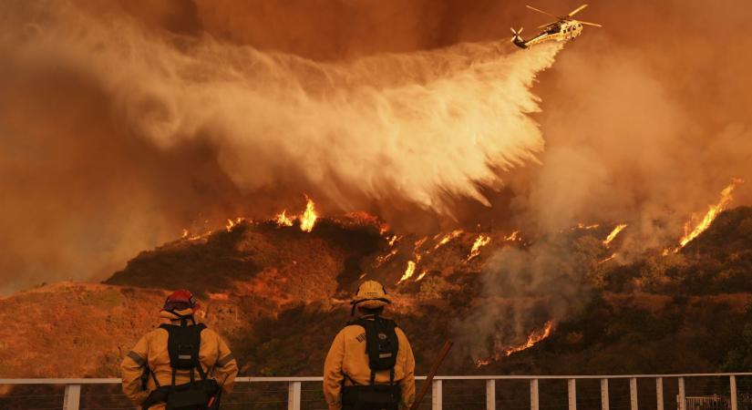 Már tizenhat áldozata van a Los Angeles körül tomboló lángoknak