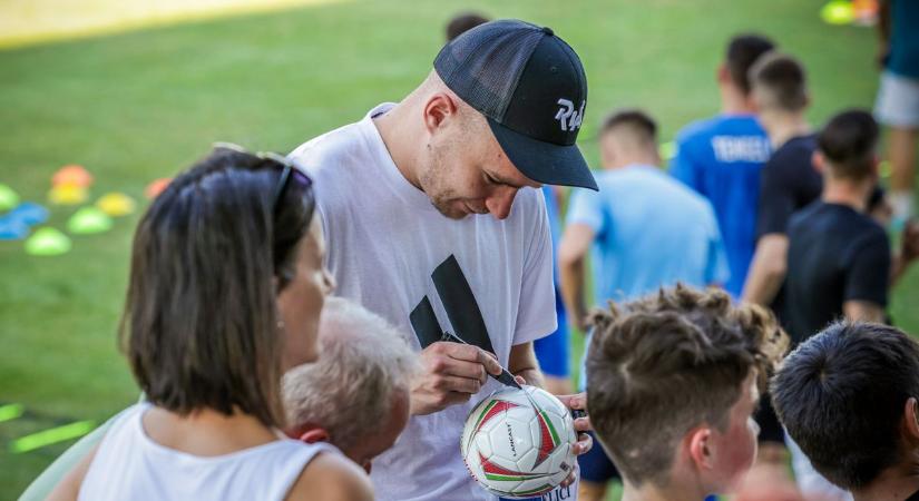 A tízszeres belga bajnoknál folytatja a tengelici védő