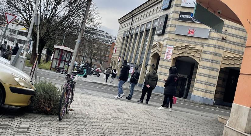 Gyanús alakok tartják rettegésben a Centrum parkoló környékét