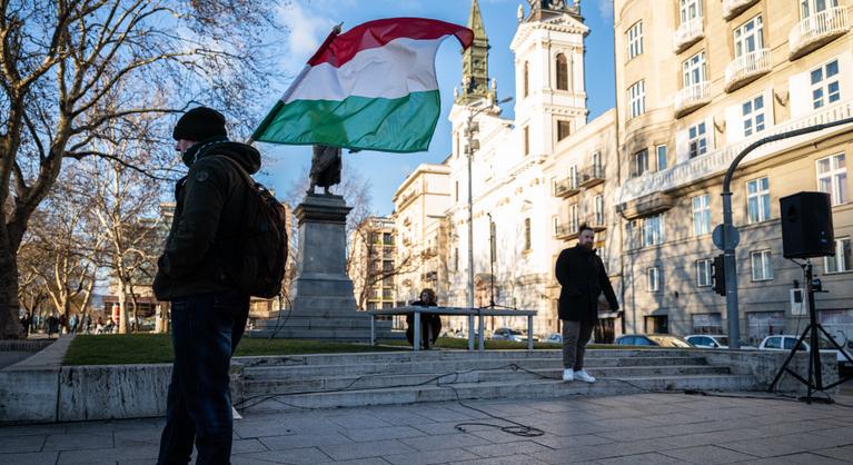 Gyülekeznek az emberek a Második Reformkor budapesti tüntetésén