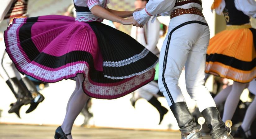 Igazi közösségi élményben lehet részünk a bajai táncos rendezvényen