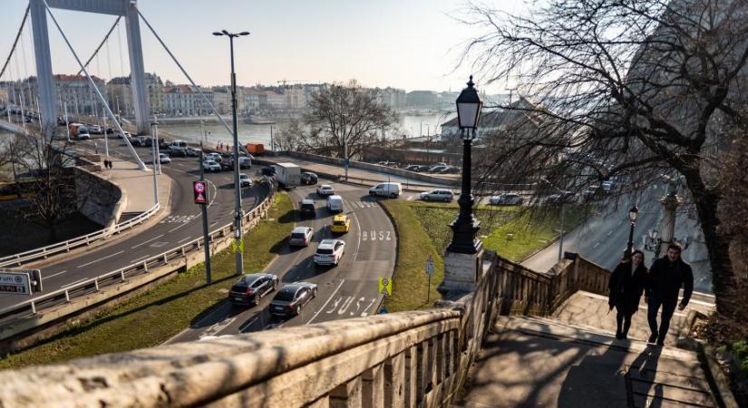 Csak papíron adnak több pénzt a településeknek, az Orbán-kormány alig titkoltan Budapest csődjére játszik