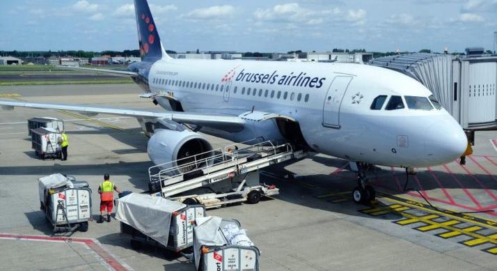 Fennakadások a légiközlekedésben: A Brussels Airlines járatainak felét törölte