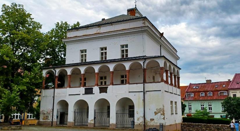 A besztercebányai Pretórium a közigazgatás és a művészetek szolgálatában