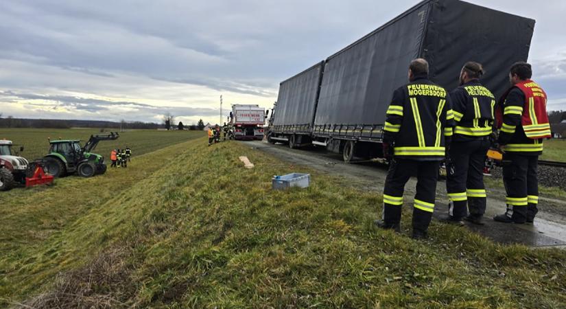 Árvízvédelmi töltésre vitt a GPS egy magyar kamionost Ausztriában