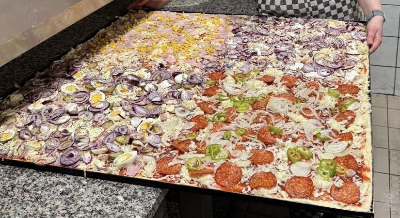 Akkora pizza készült a Balatonnál, hogy az autóba is nehéz vele beszállni