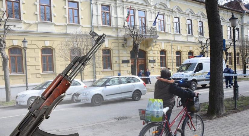 Ismét fegyverhez jutott a kalasnyikovos lövöldöző