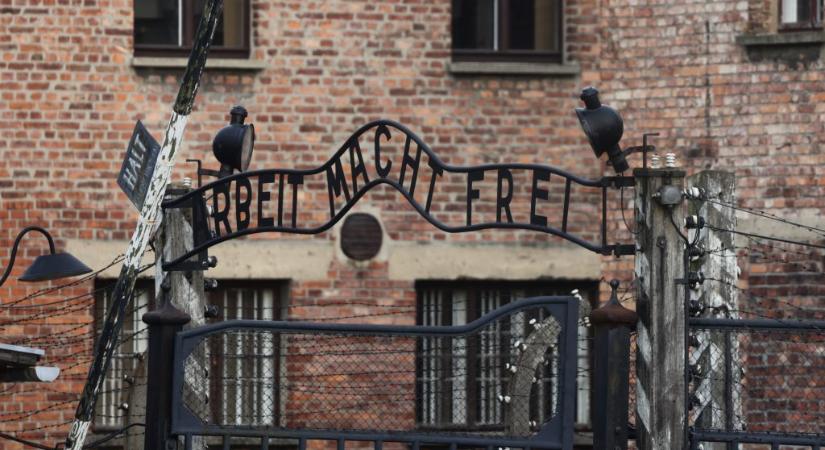 Nem mondhatnak beszédet a politikusok az auschwitzi megemlékezésen