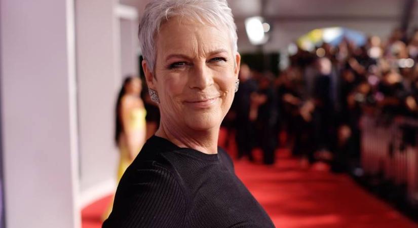 A 66 éves Jamie Lee Curtis szexi tornadresszbe bújt: ikonikus filmjelenetét alkotta újra