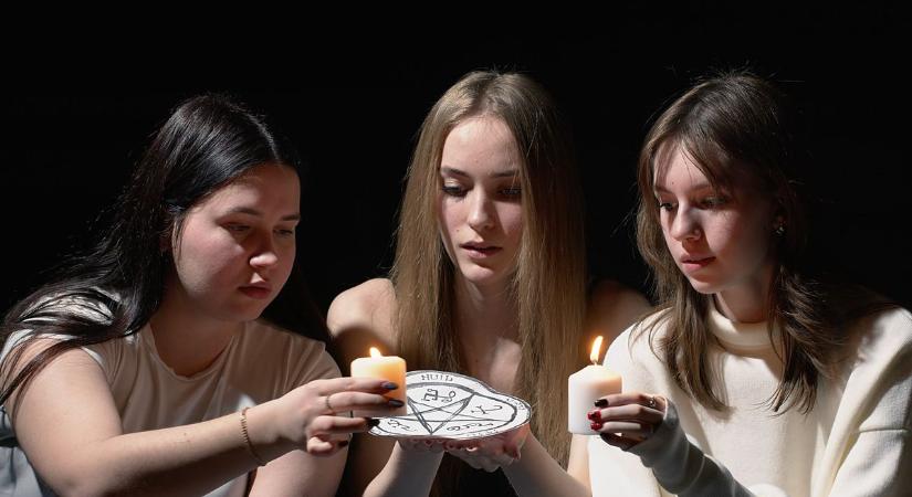 Rémisztő játék: újra terjed a Charlie Charlie Challenge