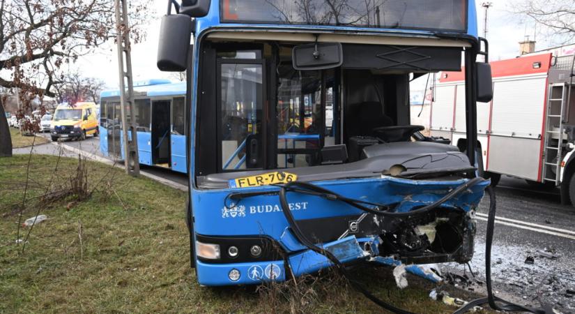 Ketten súlyosan megsérültek a kőbányai buszbalesetben